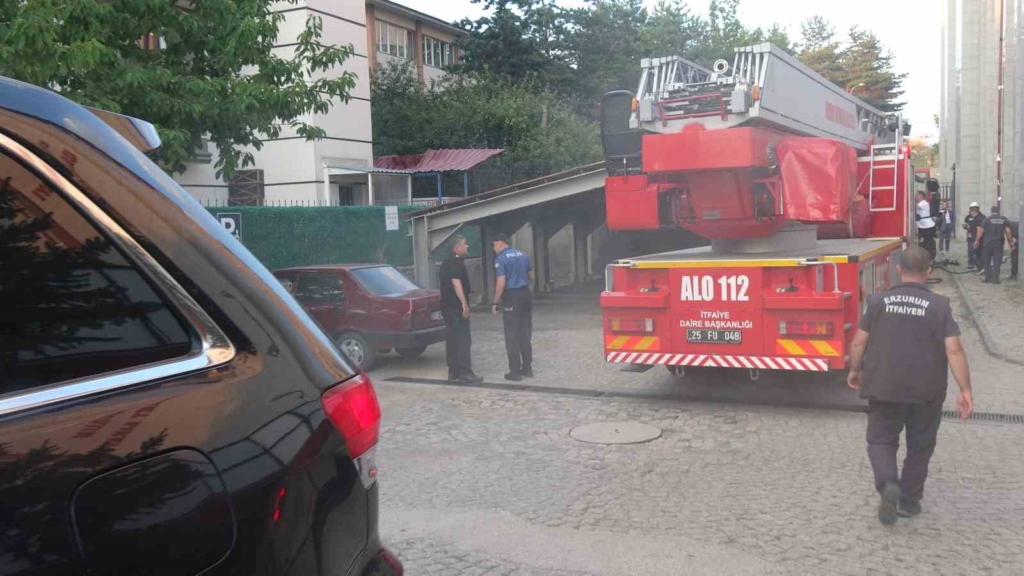 Erzurum Adliyesi’nde yangın: 2 kişi dumandan etkilendi