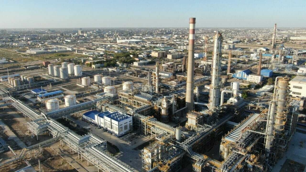 Kazakistan’da petrol rafinerisinde yangın çıktı