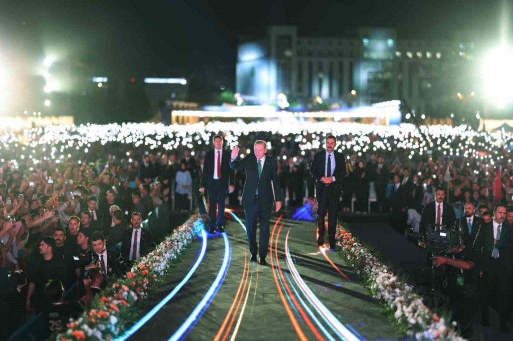 Cumhurbaşkanı Erdoğan: "Allah ömür ve sağlık verirse daha nice yıllar Türkiye’ye hizmet mücadelesi içinde olacağım"