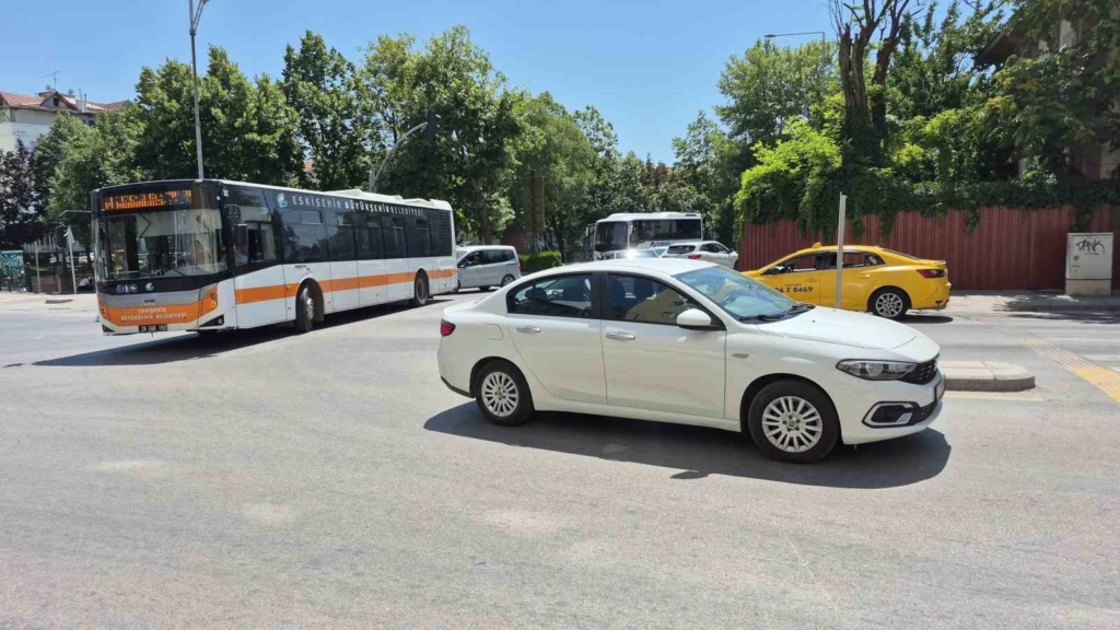 Direksiyon eğitmenleri, sürücü adaylarına verilen 16 saatlik eğitimi yetersiz buluyor
