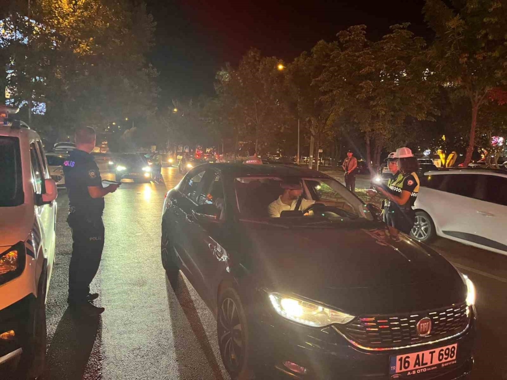 Bursa’da huzur uygulaması: 21 aranan şahıs yakalandı, 388 bin TL ceza kesildi