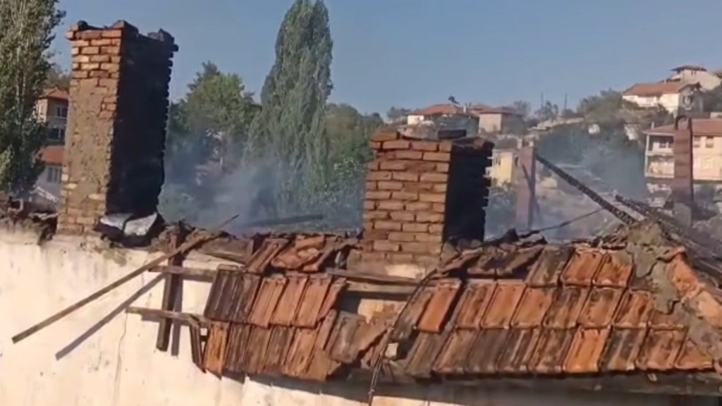 Kütahya’da ev yangını: Tek katlı ev küle döndü