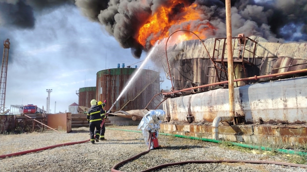 Azerbaycan’da petrol tankında çıkan yangına hızlı müdahale