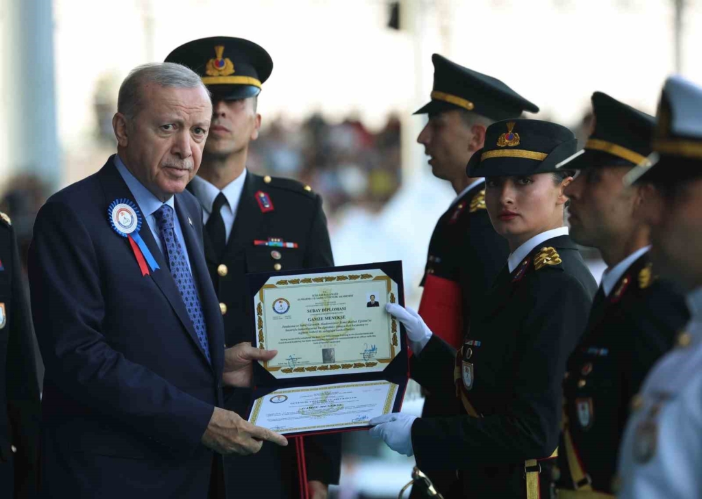 Cumhurbaşkanı Erdoğan: "Birileri 30 yıl öncesinin kodları içinde gelişmeleri ele almaya çalışırken, biz yeni sistemin kutup başlarından biri olmak için ne gerekiyorsa onu yapıyoruz"