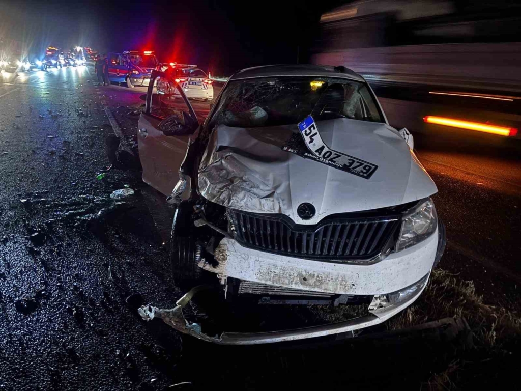 Eskişehir-Ankara yolunda iki otomobil çarpıştı: 5 yaralı