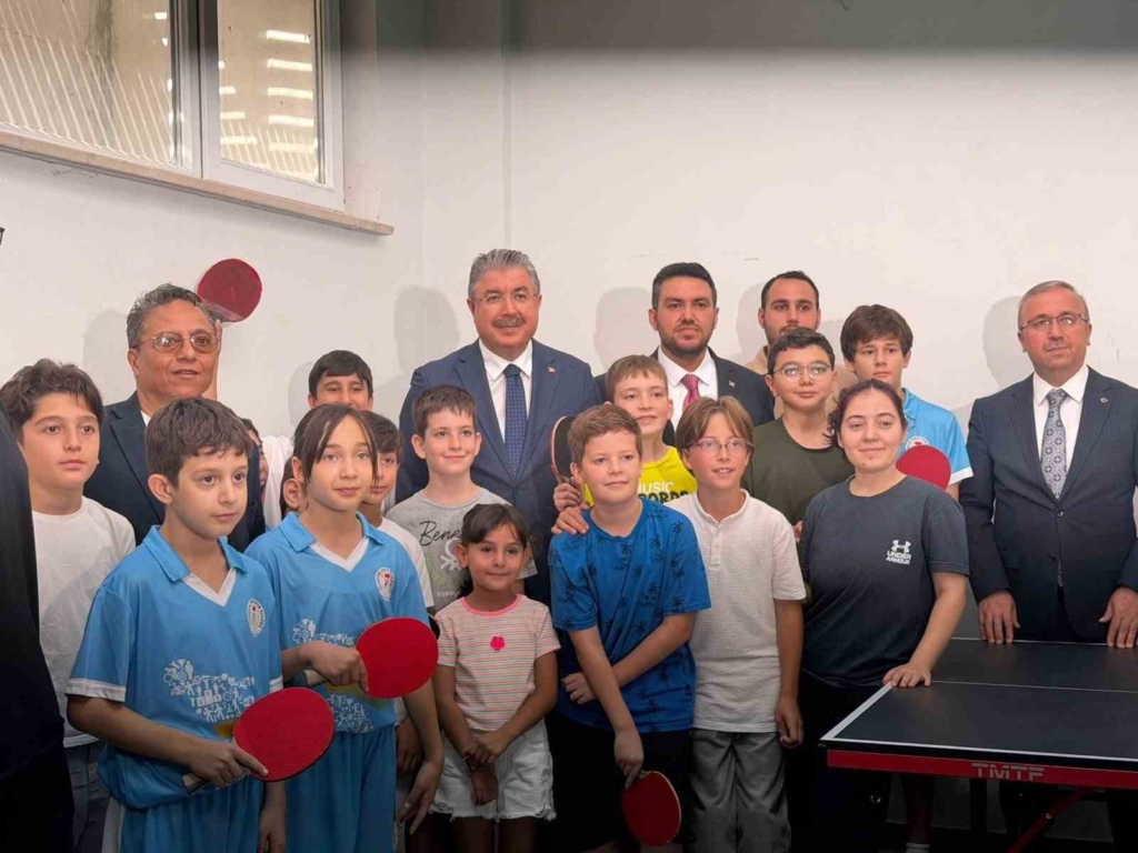 TÜGVA Eskişehir Yaz Okulu’na Vali Yılmaz’dan anlamlı ziyaret