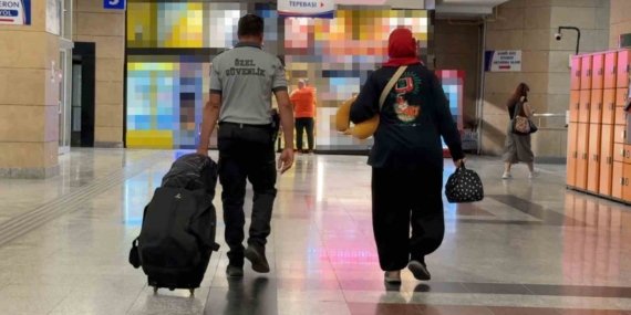 Eskişehir’de trende ayağı sıkışan kadın yolcu itfaiye ekiplerince kurtarıldı