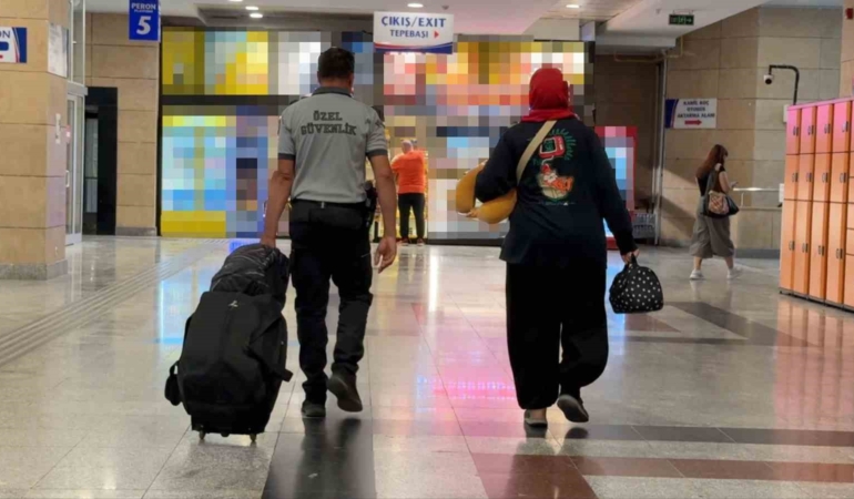 Eskişehir’de trende ayağı sıkışan kadın yolcu kurtarıldı