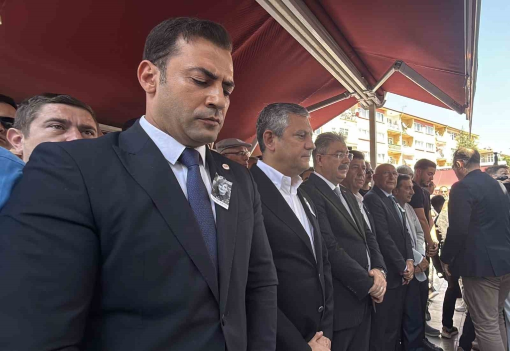 Güzin Büyükerşen son yolculuğuna uğurlandı