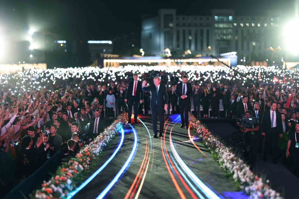 Cumhurbaşkanı Erdoğan: "Allah ömür ve sağlık verirse daha nice yıllar Türkiye’ye hizmet mücadelesi içinde olacağım"