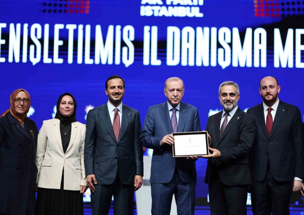 Tuzla, Çekmeköy ve Şile Belediye Başkanları AK Parti’ye katıldı