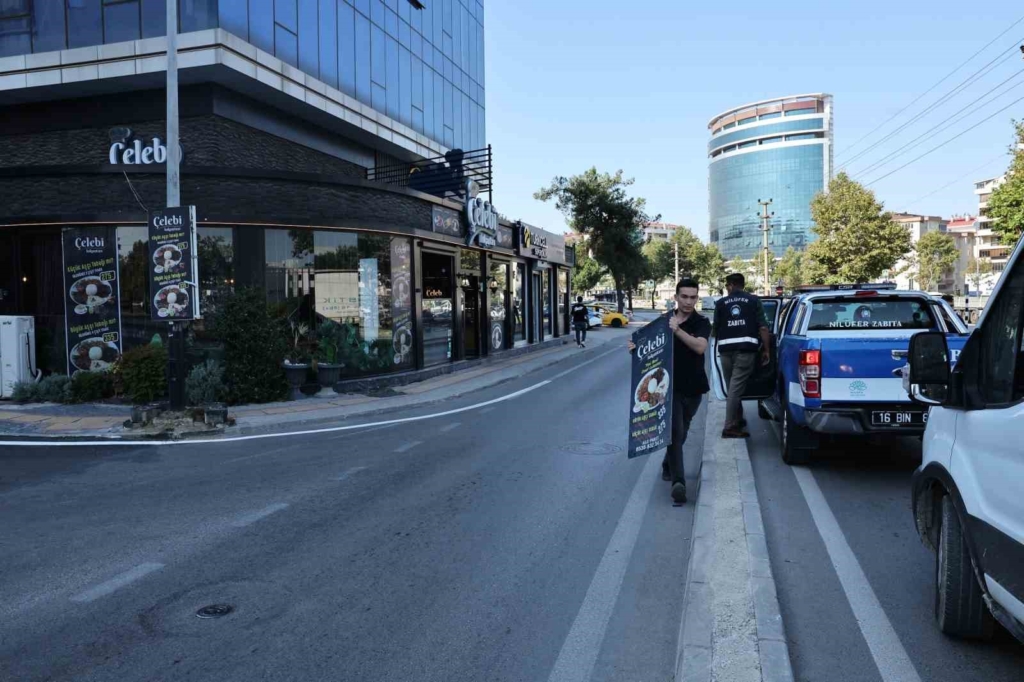Nilüfer’de kaldırımlar temizlendi