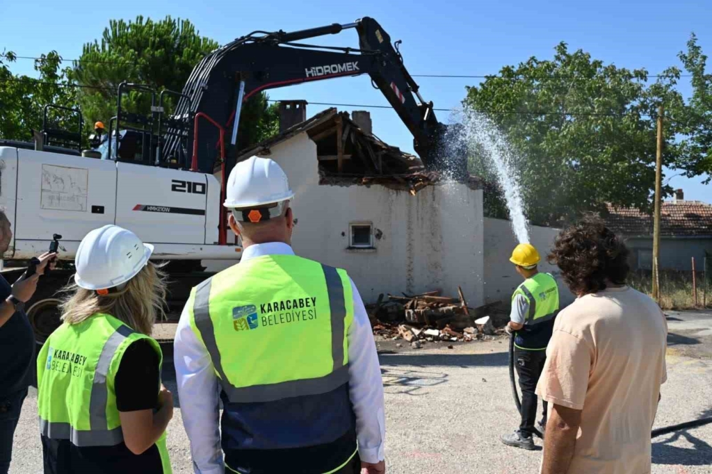 Karacabey Belediyesi’nden metruk yapılara geçit yok