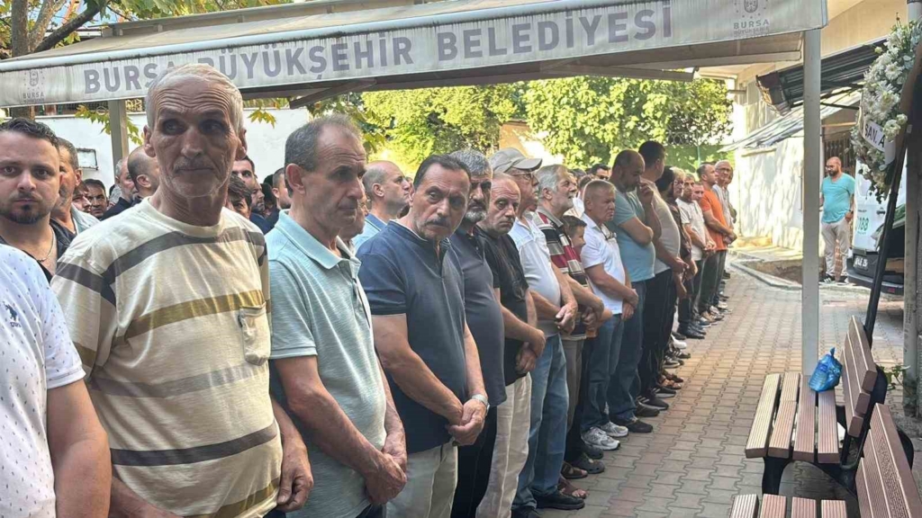 İznik Gölü’ne düşen genç hayatını kaybetti, gözyaşlarıyla toprağa verildi
