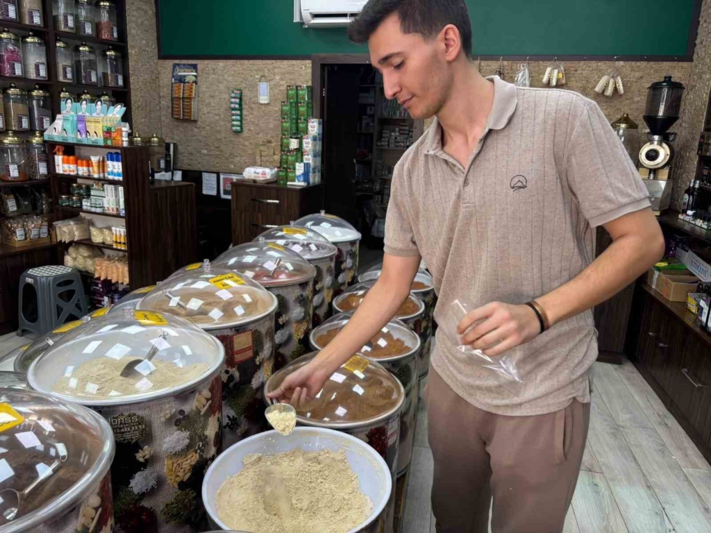 Eskişehirli aktardan yaz gribi uyarısı: Yapay zekâya danışarak bitki çayı içmeyin