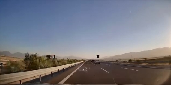 Rüzgardan uçan portbagaj faciaya neden oluyordu