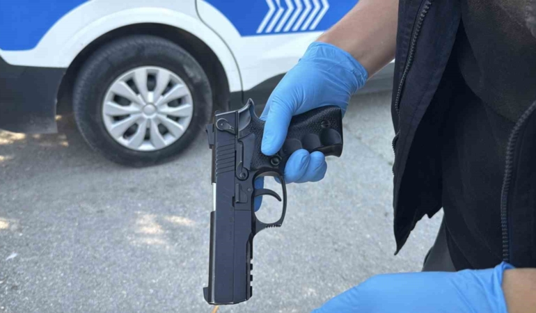 Eskişehir’de kavga sonrası okul önündeki çöp kutusundan tabanca çıktı