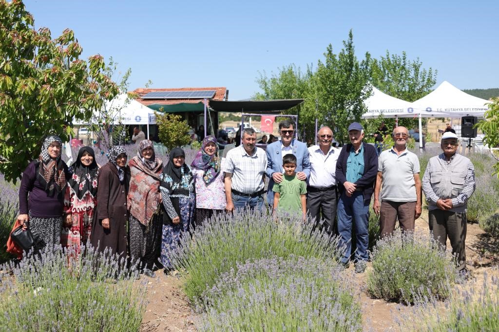 Lavanta bahçesinde hasat coşkusu