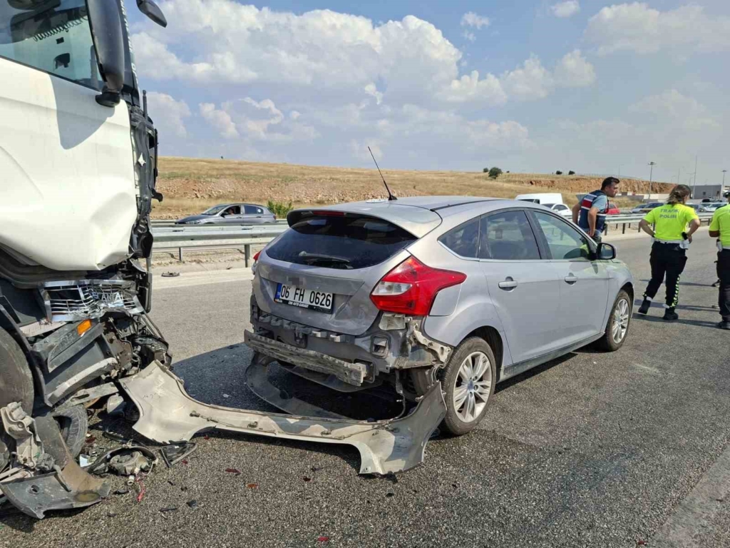 Anız yangını kazaya neden oldu: 13 araç birbirine girdi