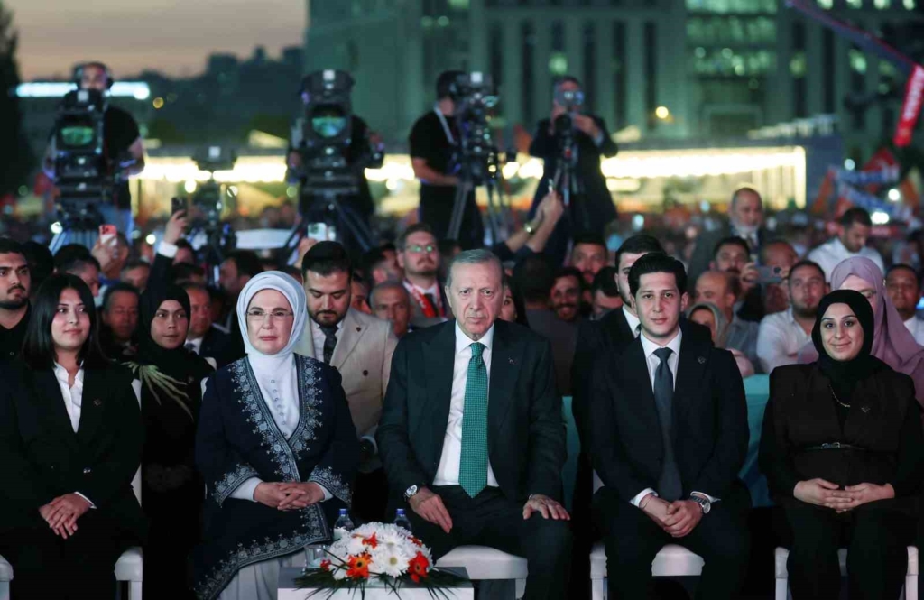 Cumhurbaşkanı Erdoğan: "Allah ömür ve sağlık verirse daha nice yıllar Türkiye’ye hizmet mücadelesi içinde olacağım"