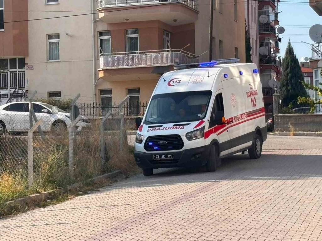 Tavşanlı’da mutfakta çıkan yangını itfaiye söndürdü