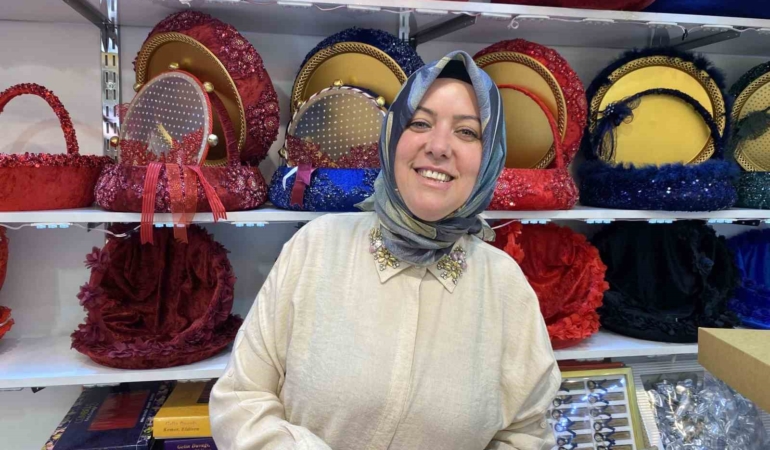 Düğün sezonuyla Eskişehir’de kına ve hediyelik eşyalara ilgi arttı