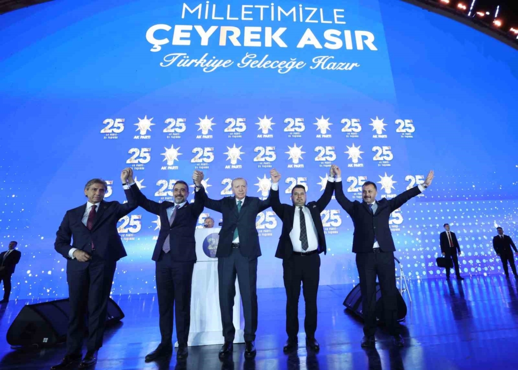Cumhurbaşkanı Erdoğan: "Allah ömür ve sağlık verirse daha nice yıllar Türkiye’ye hizmet mücadelesi içinde olacağım"