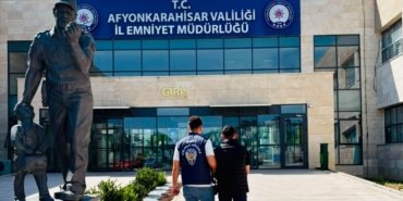 Dolandırıcılık suçundan aranan şahsı polis yakaladı