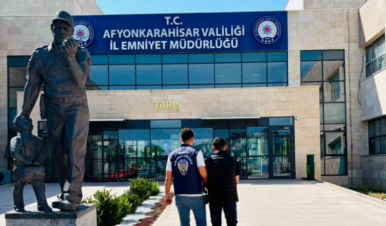 Afyonkarahisar’da dolandırıcılıktan 3 yıl 4 ay hapis cezası bulunan şahıs yakalandı