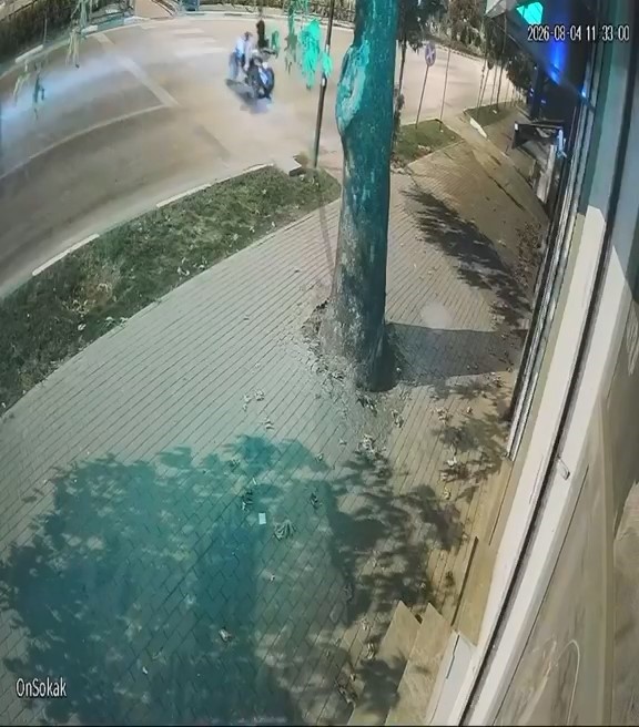 Bursa’da kaza dehşeti saniye saniye kamerada...ATV ile yolun karşısına geçerken canından oldu