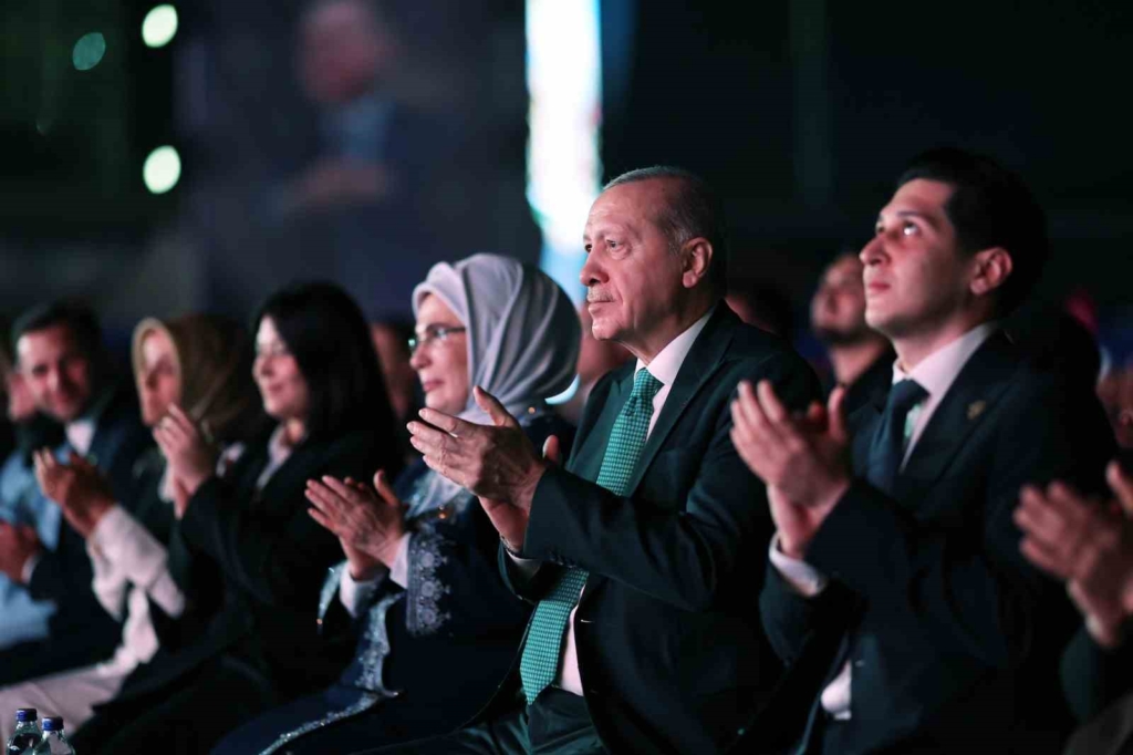 Cumhurbaşkanı Erdoğan: "Allah ömür ve sağlık verirse daha nice yıllar Türkiye’ye hizmet mücadelesi içinde olacağım"