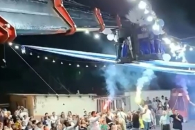 Gelin ile damat sahneye vinçle indi