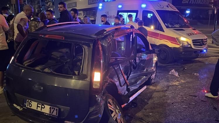 Bursa’da ters yöne giren otomobil kazaya karıştı: 7 yaralı
