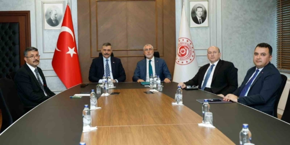 Bakan Çiftçi: "(Toplum Yararına Programları) 81 ilimizin valiliklerine toplam 30 bin kontenjan tahsis edilecek"