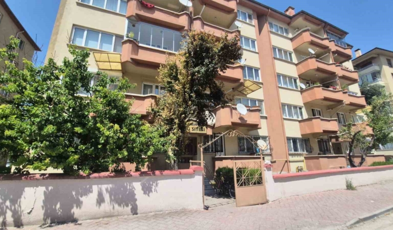 Eskişehir’de hırsızların hedefi apartmanın çatı kapısı oldu