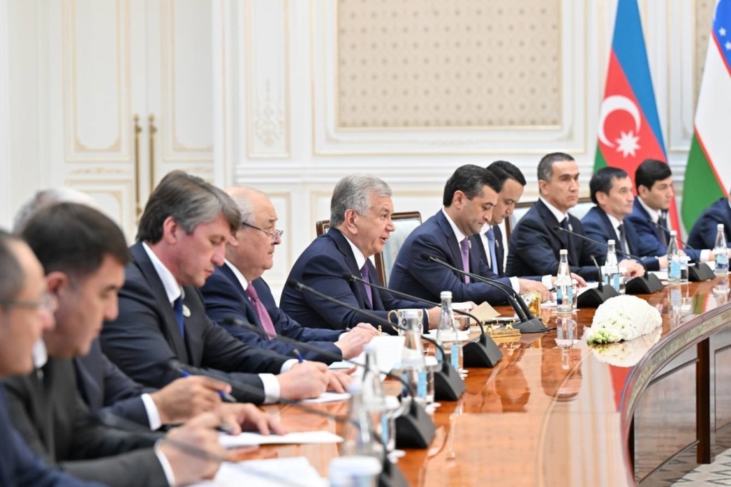 Azerbaycan Cumhurbaşkanı Aliyev, Özbekistan Devlet Başkanı Mirziyoyev ile bir araya geldi