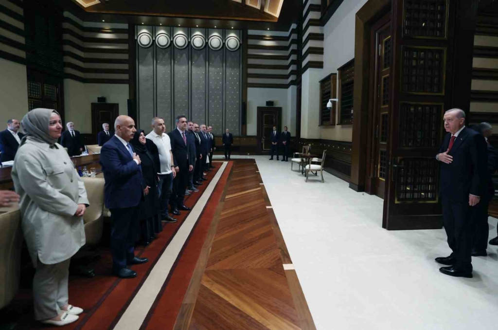 Cumhurbaşkanı Erdoğan, Kahramanmaraş’taki okul saldırısında hayatını kaybeden öğrencilerin ailelerini kabul etti