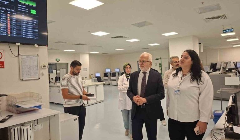 Eskişehir Şehir Hastanesi laboratuvarlarında yeni sistemler incelendi