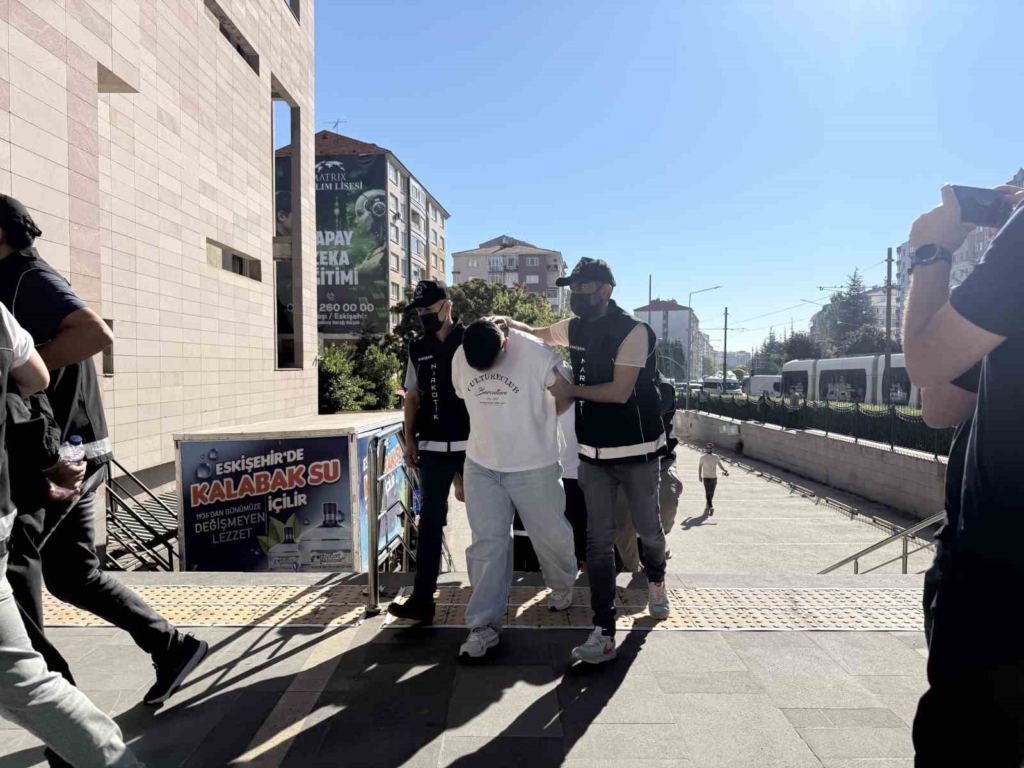 Daireden kaçırılan uyuşturucu sonrasında yapılan operasyonda 147 bin hap ele geçirildi, 9 şüpheli yakalandı