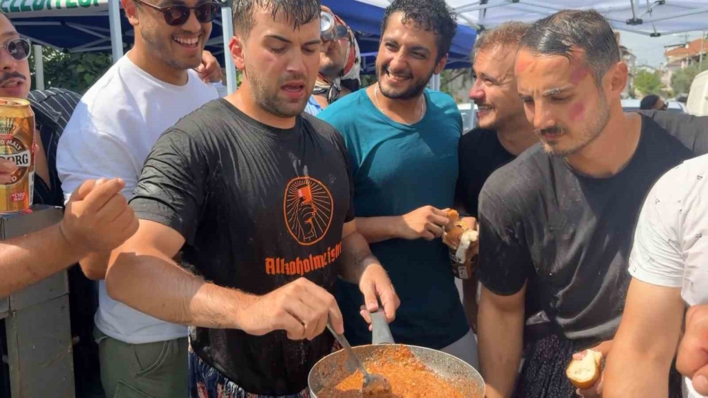 Böyle gelenek görülmedi.. Damat su tankına atıldı