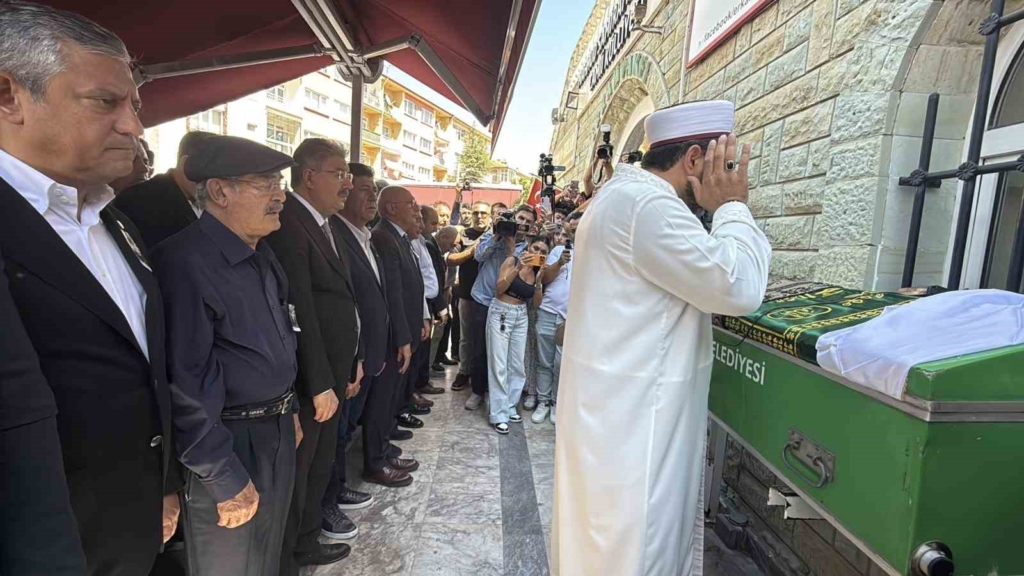 Güzin Büyükerşen son yolculuğuna uğurlandı
