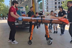 Otomobil motosikletle çarpıştı: 2’si çocuk 3 yaralı