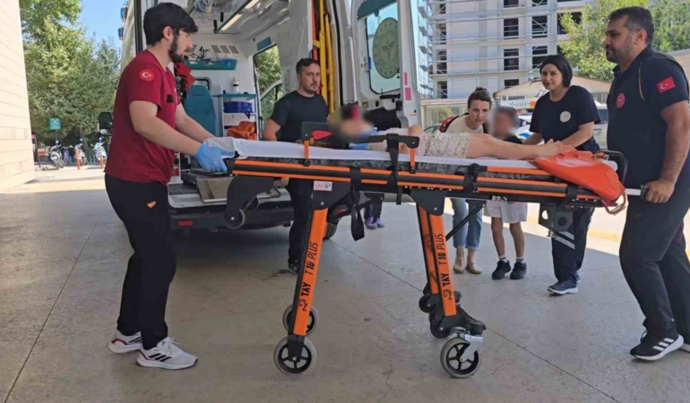 Bursa’da otomobil ile motosiklet çarpıştı: 2’si çocuk 3 yaralı