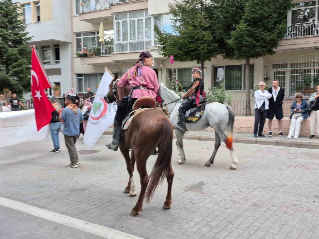 Mehteran takımını gören adam adeta çocuklar gibi sevindi