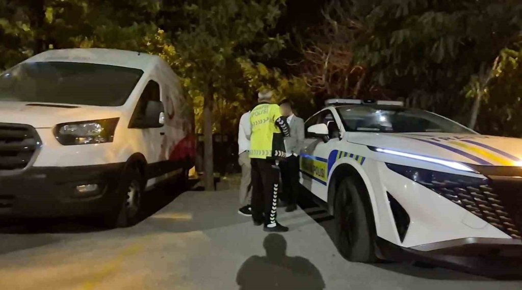 Alkollü sürücünün aracını teslim almaya gelen yakını da alkollü çıktı