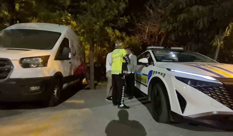 Alkollü sürücünün aracını almaya gelen yakını da alkollü çıktı