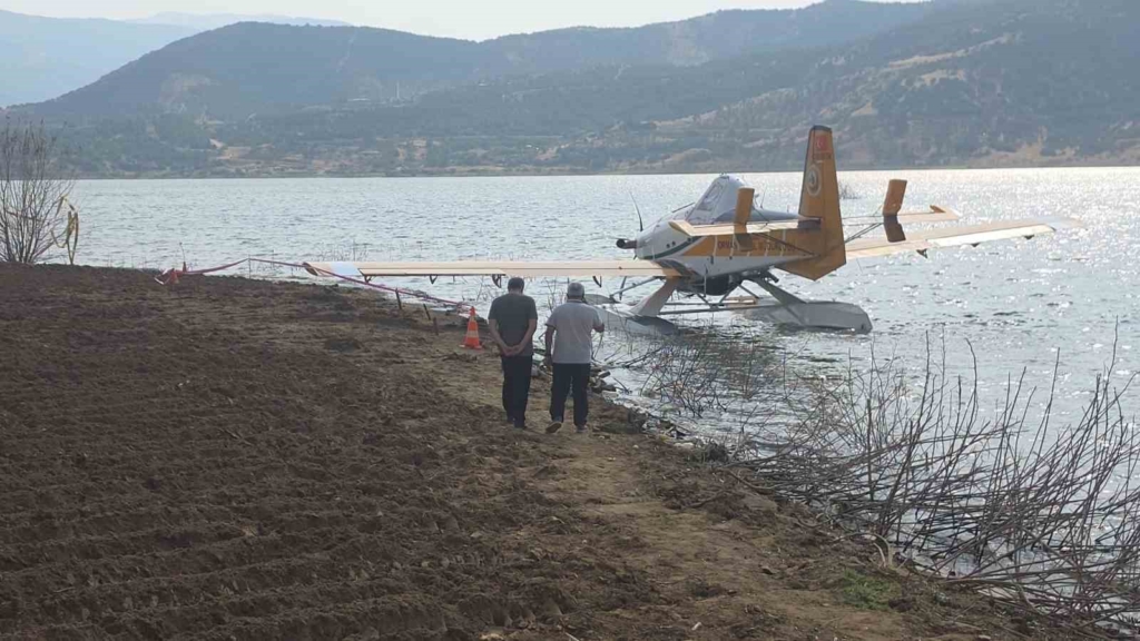 İzmir Beydağ Barajı’ndan su almak isteyen yangın söndürme uçağı havalanamadı