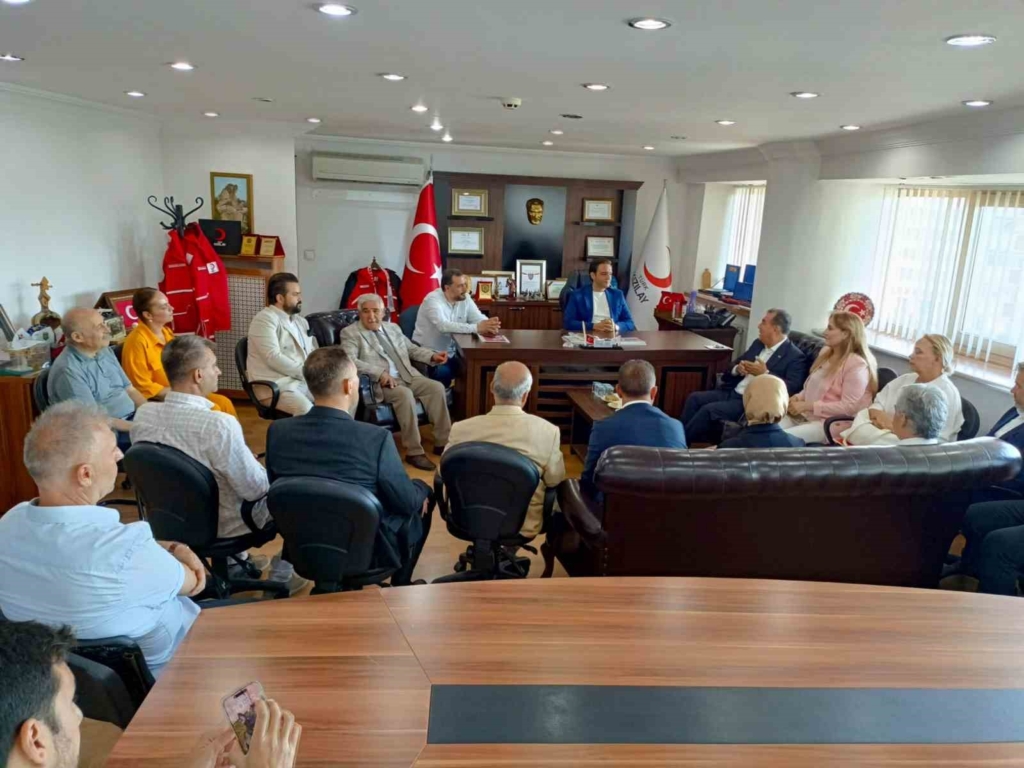 MHP Eskişehir İl Teşkilatı’ndan Kızılay’a ziyaret ve kan bağışı