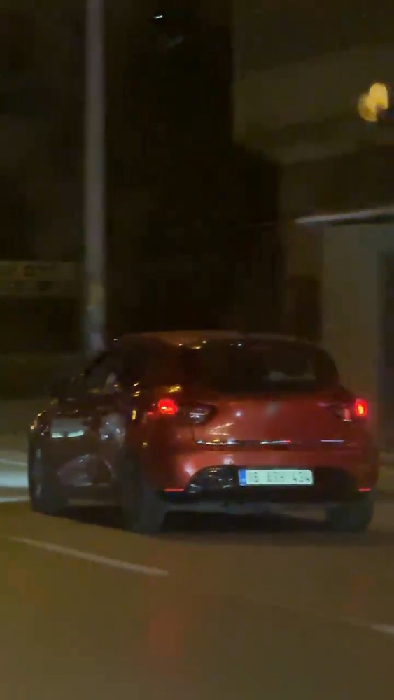 Makas atarak trafiği tehlikeye soktu, gözden kayboldu