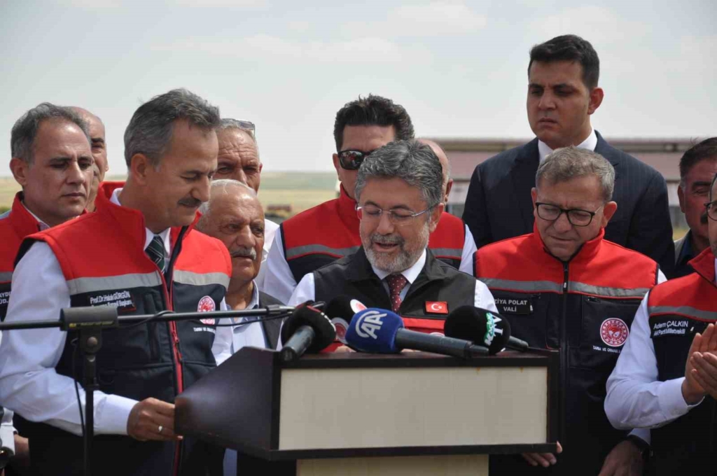 Bakan Yumaklı Kars’ta GEKİS’i tanıttı: Büyükbaş hayvancılıkta "dijital kimlik" dönemi başladı